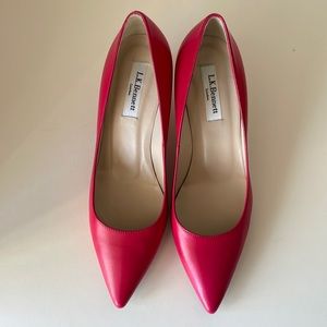 LK Bennett London Florisa Pointy Toe Kid Leather Mid Heels in Raspberry.